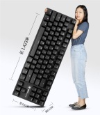 女生晒售价10万的超大号键盘 网友：这是给巨人用的吗？
