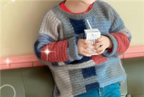 直播间没尺码 奶奶为孙子织14000元同款毛衣几乎一样：隔代亲感动网友