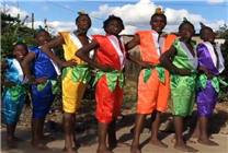 举牌喊话的背后 中国人怎么靠黑人赚日本人的钱？