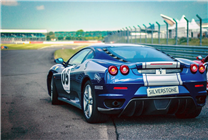 江苏一男子遭特斯拉碾压住进ICU 视频展示可怕过程：是不是恶意碾压？