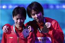 陈芋汐全红婵包揽女子十米台金银牌：全红婵四跳近乎完美