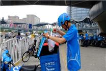 男生骑外卖餐车参加高考 独自一人很淡定！画面让网友直呼励志