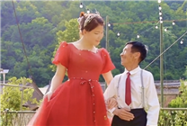 女孩为报恩66万买房车带养父旅游 收获500万粉丝 网友点赞