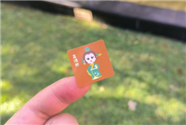 西安凌晨核酸 市民持孟浩然贴纸：网友直呼文艺范儿 核酸贴纸太秀了