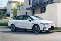 男子开小鹏出车祸被护栏插中身亡 回应：事发时车辆属于手动驾驶