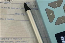 点阵笔、脑电波！00后写个暑假作业 被监控成这可怜样