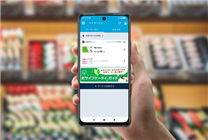 女生走路玩手机撞电线杆额头鼓包 当事人：希望朋友们吸取教训