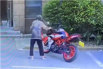 老人故意推倒摩托车被定性寻衅滋事 多次故意损坏他人财物：律师支持维权到底